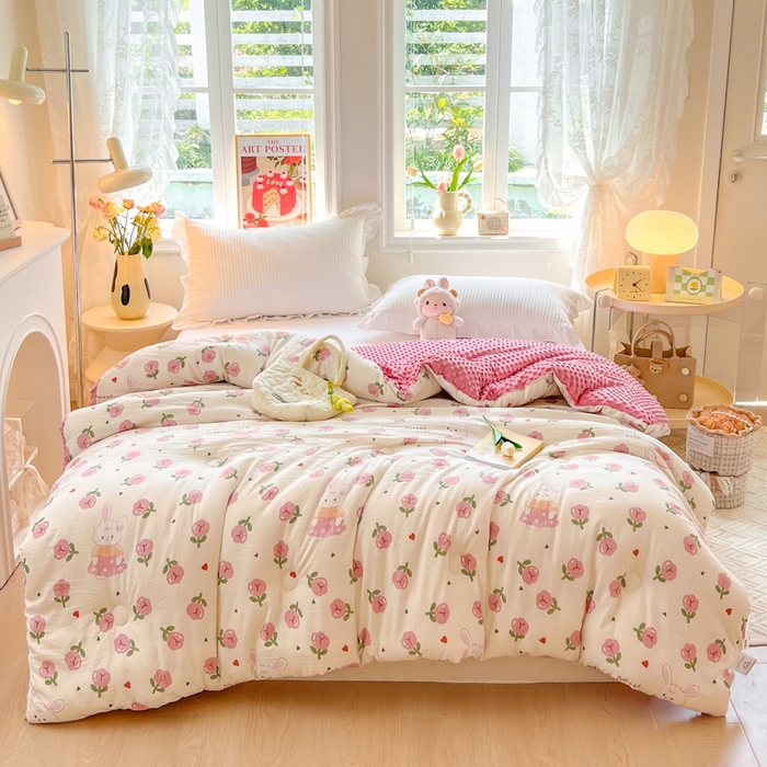 91家纺网 家纺一手货源 找家纺 居易简 2025新款水洗棉双层纱豆豆被加绒被子被芯直播豆豆绒被被子被芯冬被春秋被 曼塔玫瑰