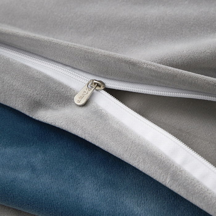 91家纺网 家纺一手货源 找家纺 丝涟2023新款轻奢风高克重230g婴儿绒德肤绒亲肤舒适双拼色埋线款滚绳四件套 星空蓝+浅灰