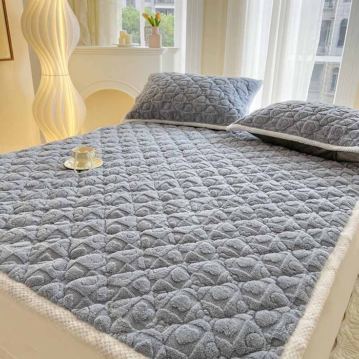 91家纺网 家纺一手货源 找家纺 欧邦 新款爱心款提花塔芙绒夹棉床垫榻榻米薄垫子 床垫-灰蓝