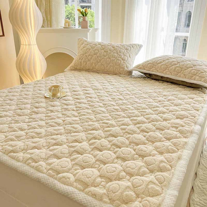 91家纺网 家纺一手货源 找家纺 欧邦 新款爱心款提花塔芙绒夹棉床垫榻榻米薄垫子 床垫-奶黄