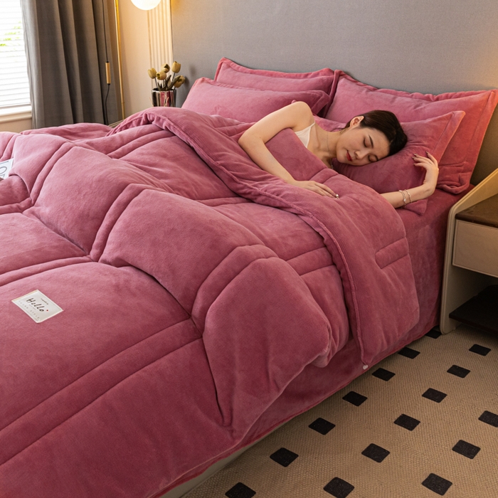 91家纺网 家纺一手货源 找家纺 暖芯家纺 2025新款牛奶绒加厚冬被被子被芯春秋被 豆沙