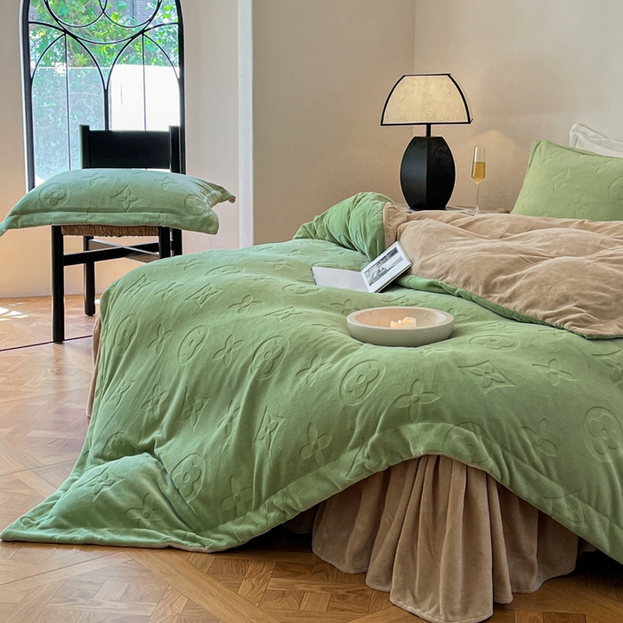 91家纺网 家纺一手货源 找家纺 金麦家纺 2023新款230g高克重牛奶绒雕花四件套 简爱-绿