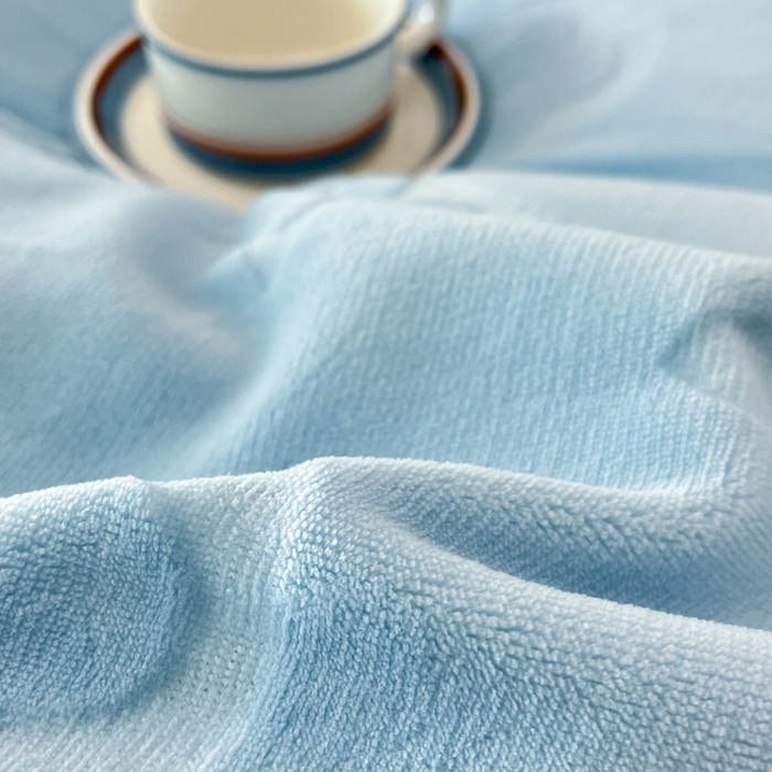 91家纺网 家纺一手货源 找家纺 金麦家纺 2023新款230g高克重牛奶绒雕花四件套 简爱-天空兰