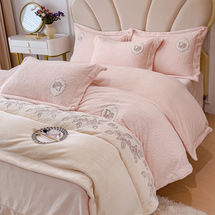 91家纺网 家纺一手货源 找家纺 （总）宜家坊2023新款A类牛奶绒雕花拼接刺绣款四件套-维多利亚（含买家秀）