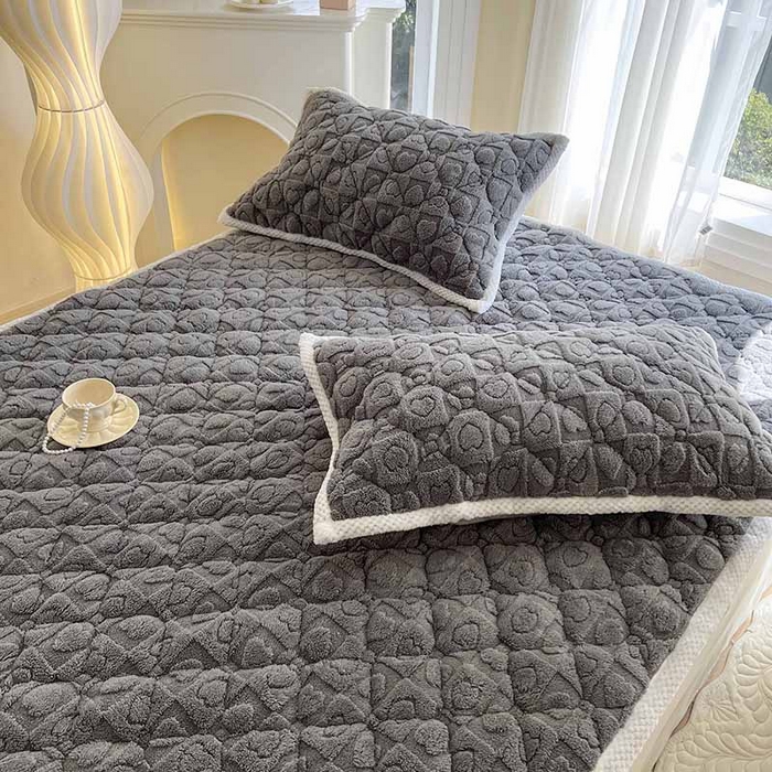 91家纺网 家纺一手货源 找家纺 欧邦 新款爱心款提花塔芙绒夹棉床垫榻榻米薄垫子 床垫-石墨灰