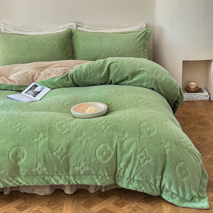 91家纺网 家纺一手货源 找家纺 金麦家纺 2023新款230g高克重牛奶绒雕花四件套 简爱-绿