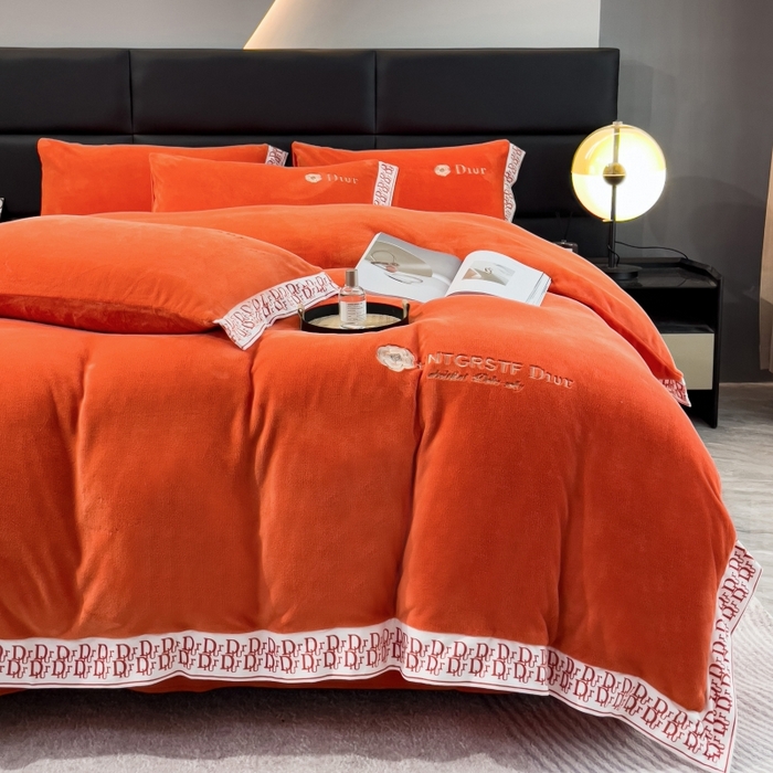 91家纺网 家纺一手货源 找家纺 露梦家纺 2025新款高克重牛奶绒刺绣四件套-简素（风格二） 简素-艾玛橙