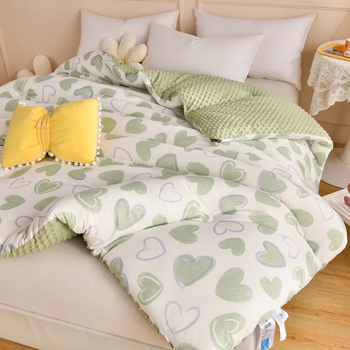 91家纺网 家纺一手货源 找家纺 牛魔王家居 2023新款A类针织棉豆豆被子抗菌纤维被芯冬被 绿色爱心
