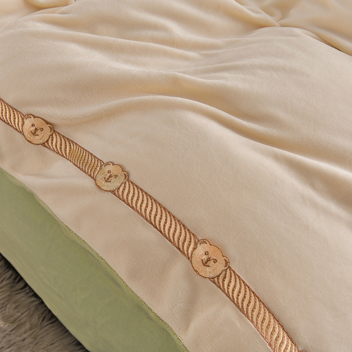 91家纺网 家纺一手货源 找家纺 云家 （包含买家秀）2023新款高克重牛奶绒纯色双拼刺绣四件套珊瑚绒 凯迪系列 凯迪-奶昔白+豆绿