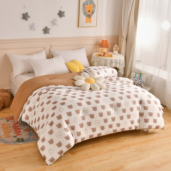 91家纺网 家纺一手货源 找家纺 牛魔王家居 2023新款A类针织棉豆豆被子抗菌纤维被芯冬被 饼干熊