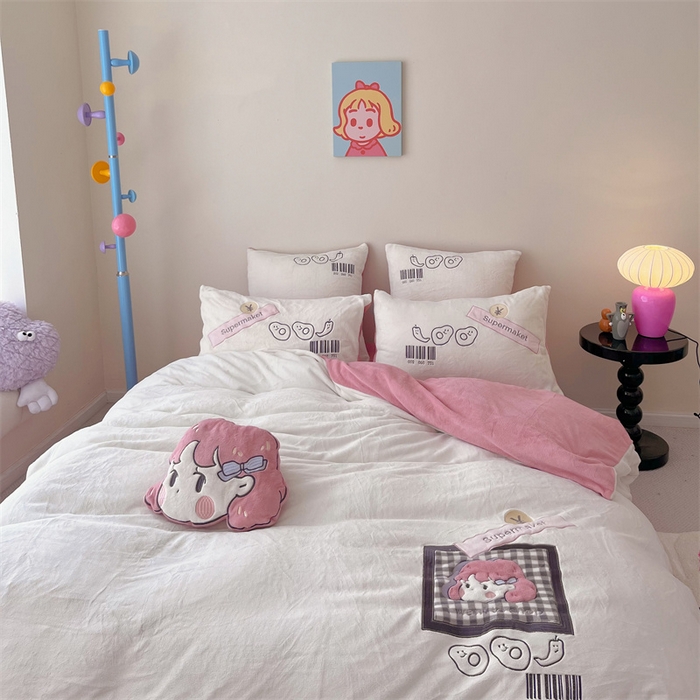 91家纺网 家纺一手货源 找家纺 星野 2023秋冬高克重牛奶绒贴布绣多巴胺系列四件套 朵拉拉