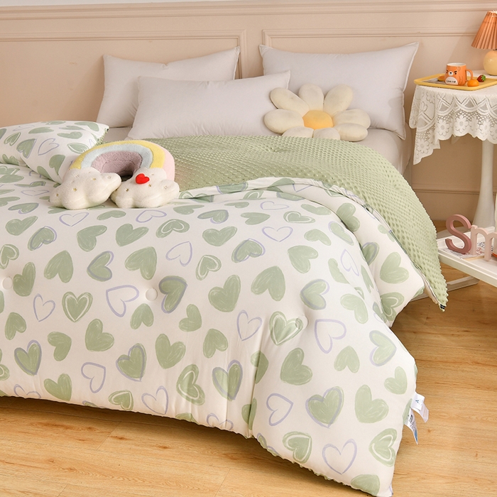 91家纺网 家纺一手货源 找家纺 牛魔王家居 2023新款A类针织棉豆豆被子抗菌纤维被芯冬被 绿色爱心