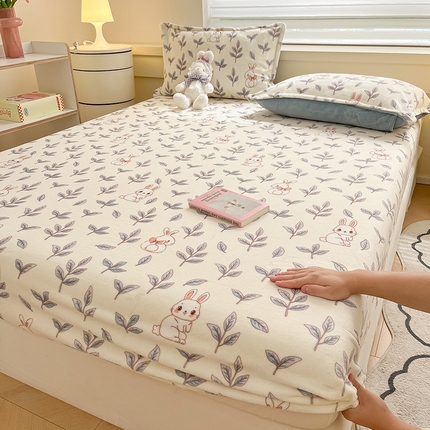 91家纺网 家纺一手货源 找家纺 瑞莱 2023冬季牛奶绒单品床笠 芳草集