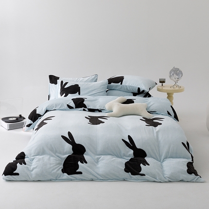 91家纺网 家纺一手货源 找家纺 （总）桃子2023新款ins轻奢简约潮派极简高级时尚兔本兔高克重牛奶绒系列四件套