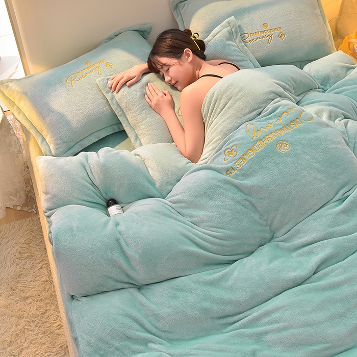 91家纺网 家纺一手货源 找家纺 简爱家纺2025新款保暖MISS款法莱绒刺绣四件套松石蓝