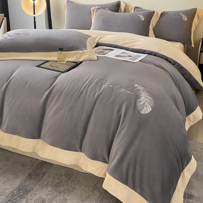 91家纺网 家纺一手货源 找家纺 露梦家纺 2025新款加厚保暖牛奶绒刺绣款四件套-轻羽（风格二） 轻羽-高极灰