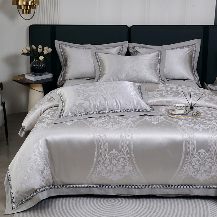 91家纺网 家纺一手货源 找家纺 小时代家纺 2023新款纯棉贡缎提花夹棉床盖四件套 罗尔卡曼