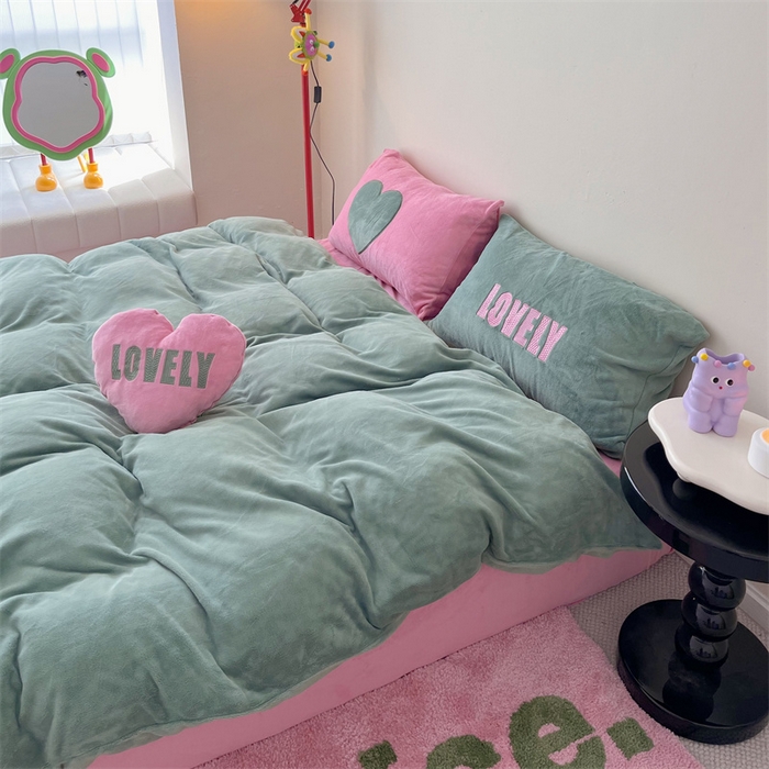 91家纺网 家纺一手货源 找家纺 星野 2023秋冬高克重牛奶绒贴布绣多巴胺系列四件套 小甜甜