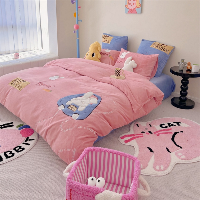 91家纺网 家纺一手货源 找家纺 星野 2023秋冬高克重牛奶绒贴布绣多巴胺系列四件套 萌兜兜