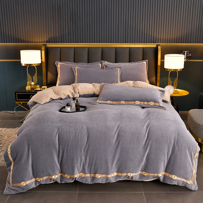 91家纺网 家纺一手货源 找家纺 云家 （包含买家秀）2023新款高克重牛奶绒纯色双拼刺绣四件套珊瑚绒 凯迪系列 凯迪-高级灰+米驼