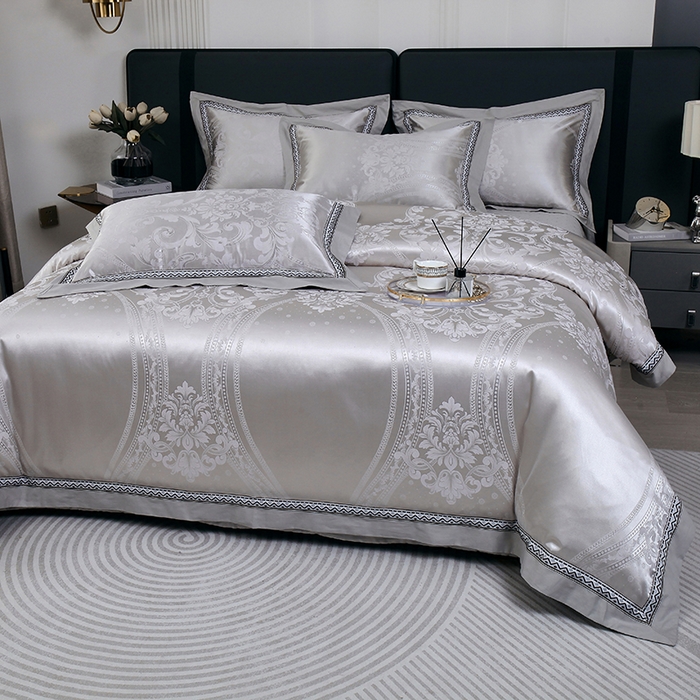 91家纺网 家纺一手货源 找家纺 小时代家纺 2023新款纯棉贡缎提花夹棉床盖四件套 罗尔卡曼