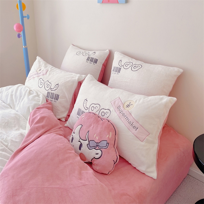 91家纺网 家纺一手货源 找家纺 星野 2023秋冬高克重牛奶绒贴布绣多巴胺系列四件套 朵拉拉