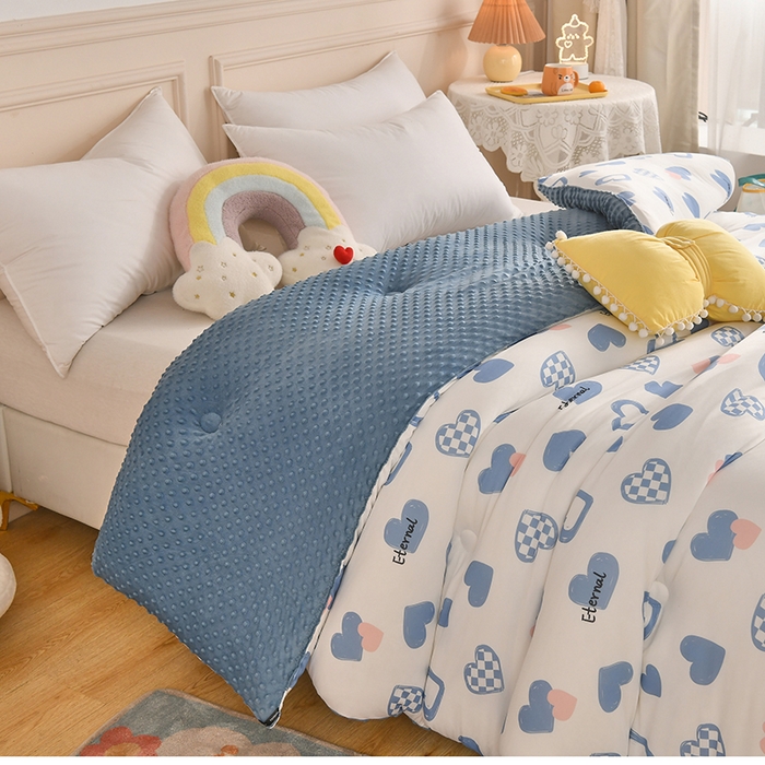 91家纺网 家纺一手货源 找家纺 牛魔王家居 2023新款A类针织棉豆豆被子抗菌纤维被芯冬被 心意满满