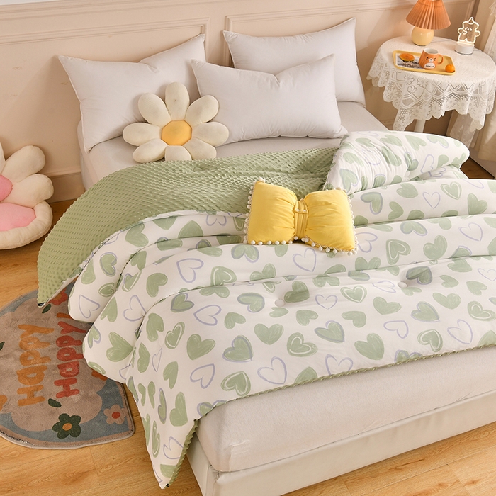 91家纺网 家纺一手货源 找家纺 牛魔王家居 2023新款A类针织棉豆豆被子抗菌纤维被芯冬被 绿色爱心