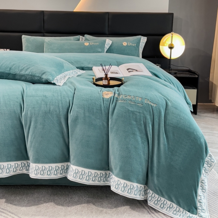 91家纺网 家纺一手货源 找家纺 露梦家纺 2025新款高克重牛奶绒刺绣四件套-简素（风格二） 简素-松石绿