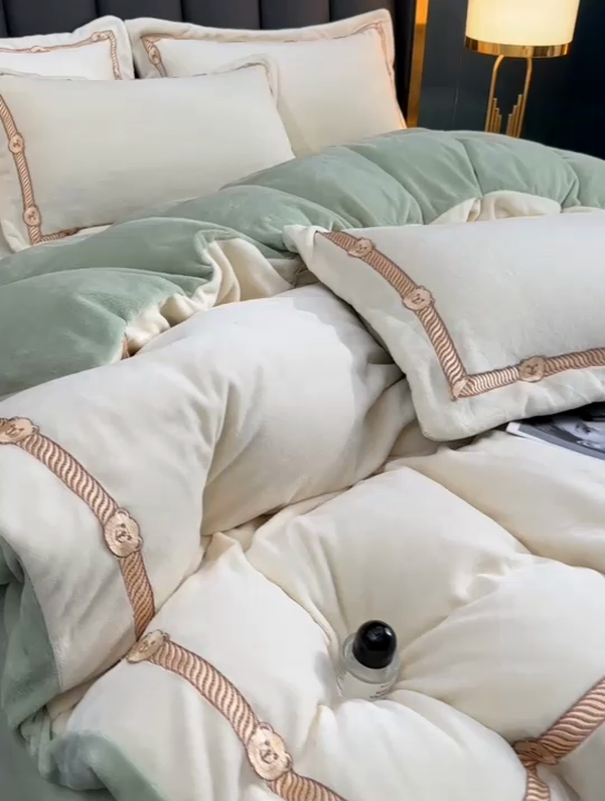 91家纺网 家纺一手货源 找家纺 云家 （包含买家秀）2023新款高克重牛奶绒纯色双拼刺绣四件套珊瑚绒 凯迪系列 凯迪-奶昔白+豆绿