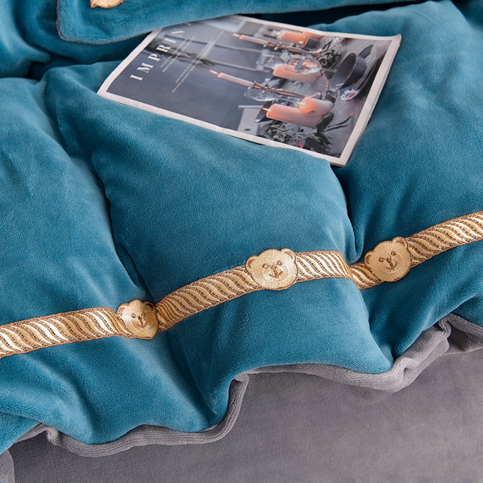 91家纺网 家纺一手货源 找家纺 云家 （包含买家秀）2023新款高克重牛奶绒纯色双拼刺绣四件套珊瑚绒 凯迪系列 凯迪-宾利兰+高级灰