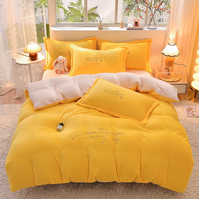 91家纺网 家纺一手货源 找家纺 简爱家纺2025新款保暖MISS款法莱绒刺绣四件套魔力黄奶白