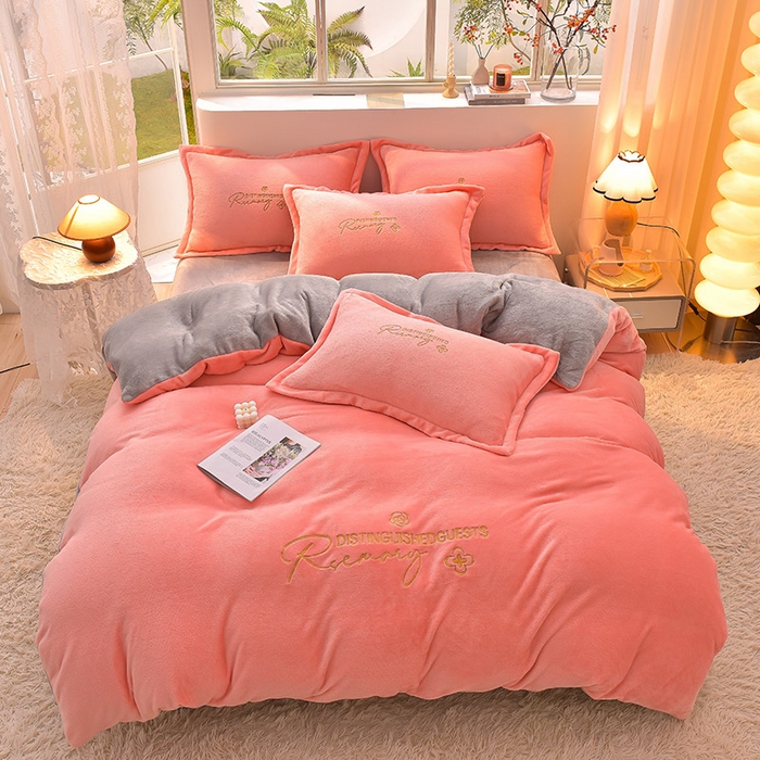 91家纺网 家纺一手货源 找家纺 简爱家纺2025新款保暖MISS款法莱绒刺绣四件套玉色灰