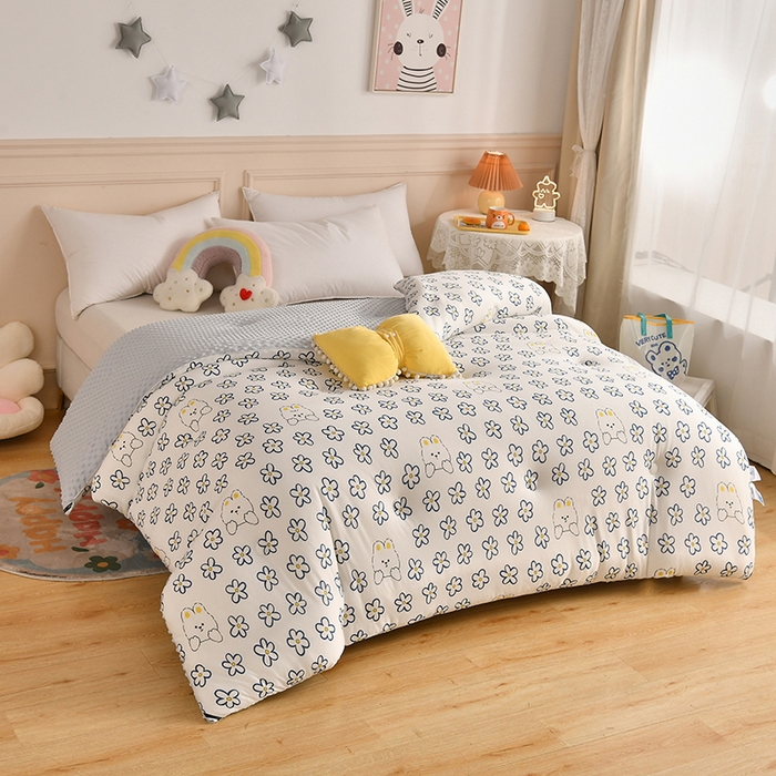 91家纺网 家纺一手货源 找家纺 牛魔王家居 2023新款A类针织棉豆豆被子抗菌纤维被芯冬被 花花兔