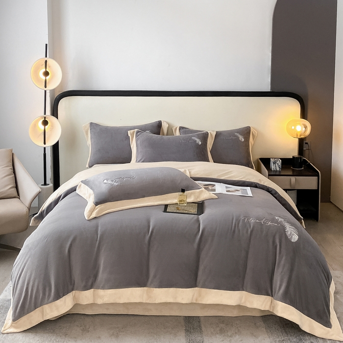 91家纺网 家纺一手货源 找家纺 露梦家纺 2025新款加厚保暖牛奶绒刺绣款四件套-轻羽（风格二） 轻羽-高极灰