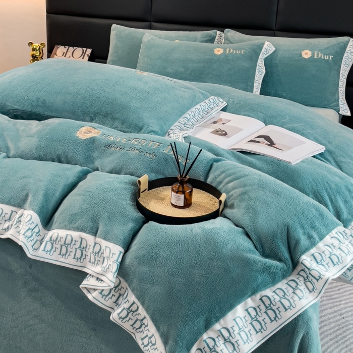 91家纺网 家纺一手货源 找家纺 露梦家纺 2025新款高克重牛奶绒刺绣四件套-简素（风格二） 简素-松石绿