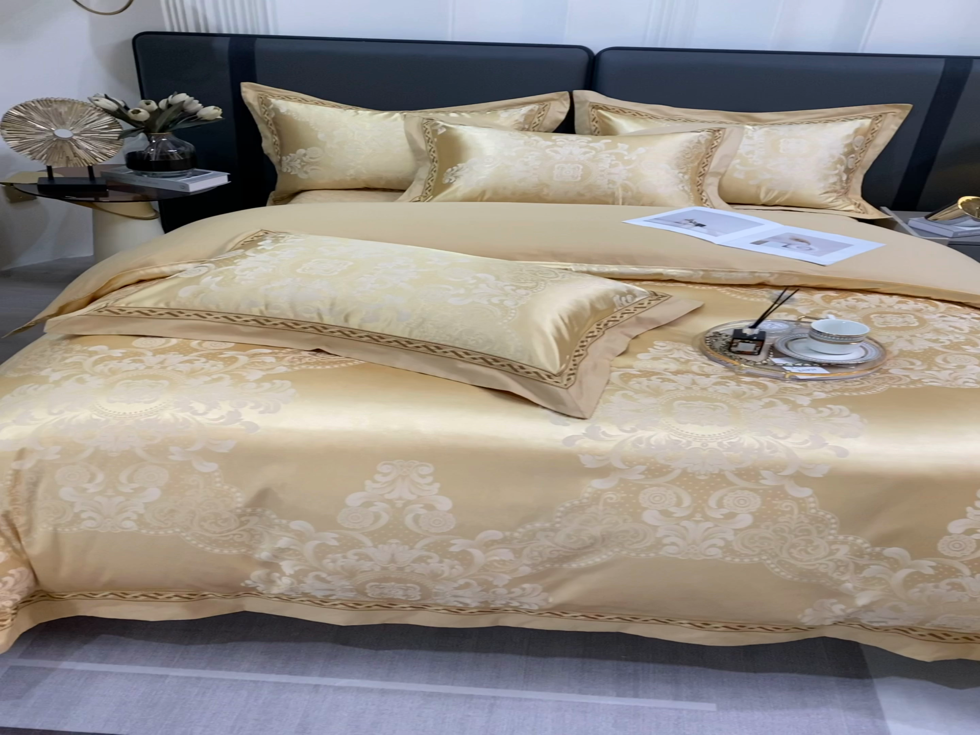 91家纺网 家纺一手货源 找家纺 小时代家纺 2023新款纯棉贡缎提花夹棉床盖四件套 芭莎之旅