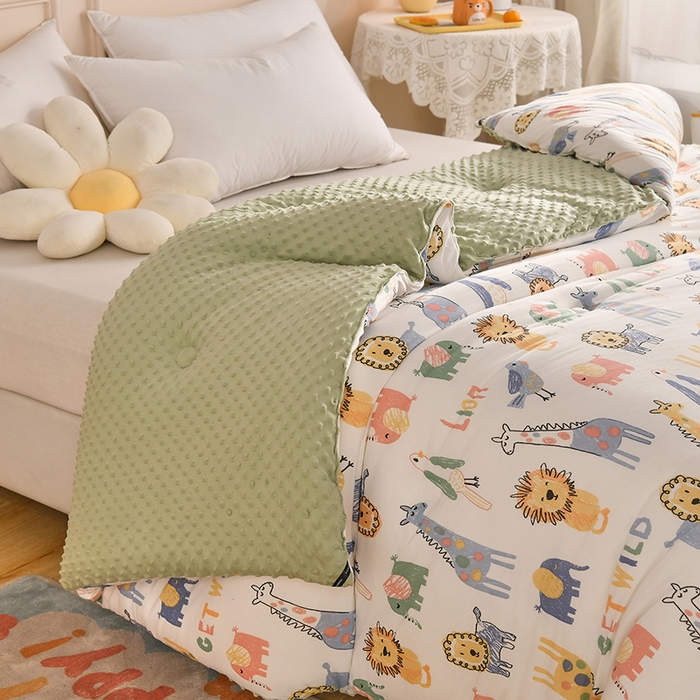 91家纺网 家纺一手货源 找家纺 牛魔王家居 2023新款A类针织棉豆豆被子抗菌纤维被芯冬被 动物乐园