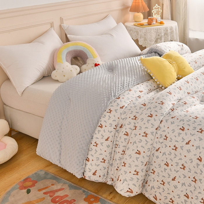 91家纺网 家纺一手货源 找家纺 牛魔王家居 2023新款A类针织棉豆豆被子抗菌纤维被芯冬被 狸狸原上草