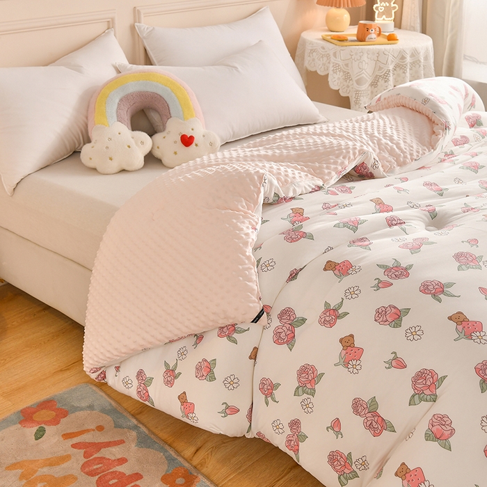 91家纺网 家纺一手货源 找家纺 牛魔王家居 2023新款A类针织棉豆豆被子抗菌纤维被芯冬被 玫瑰庄园