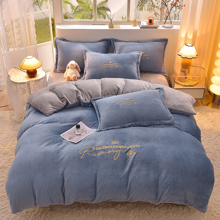 91家纺网 家纺一手货源 找家纺 简爱家纺2025新款保暖MISS款法莱绒刺绣四件套伯爵蓝灰