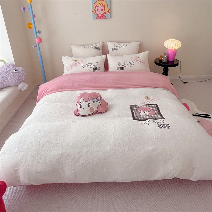 91家纺网 家纺一手货源 找家纺 星野 2023秋冬高克重牛奶绒贴布绣多巴胺系列四件套 朵拉拉