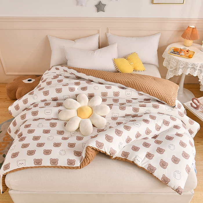 91家纺网 家纺一手货源 找家纺 牛魔王家居 2023新款A类针织棉豆豆被子抗菌纤维被芯冬被 饼干熊