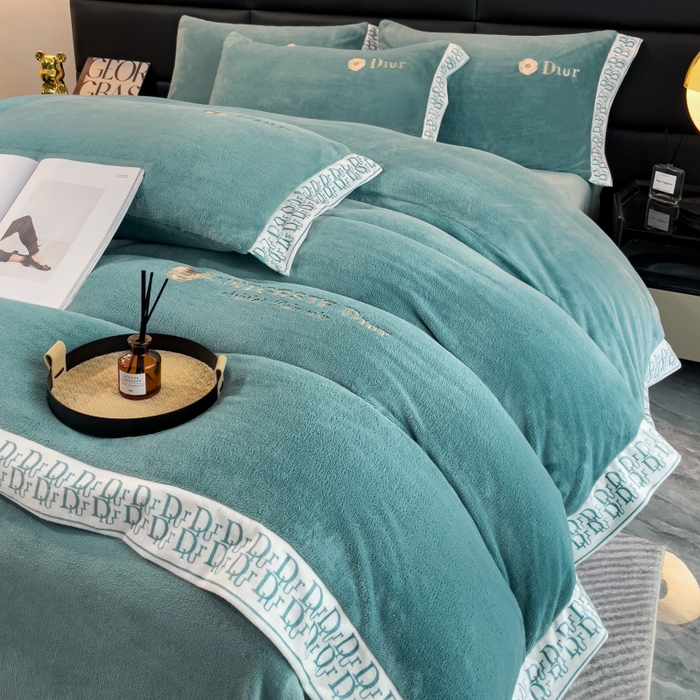 91家纺网 家纺一手货源 找家纺 露梦家纺 2025新款高克重牛奶绒刺绣四件套-简素（风格二） 简素-松石绿