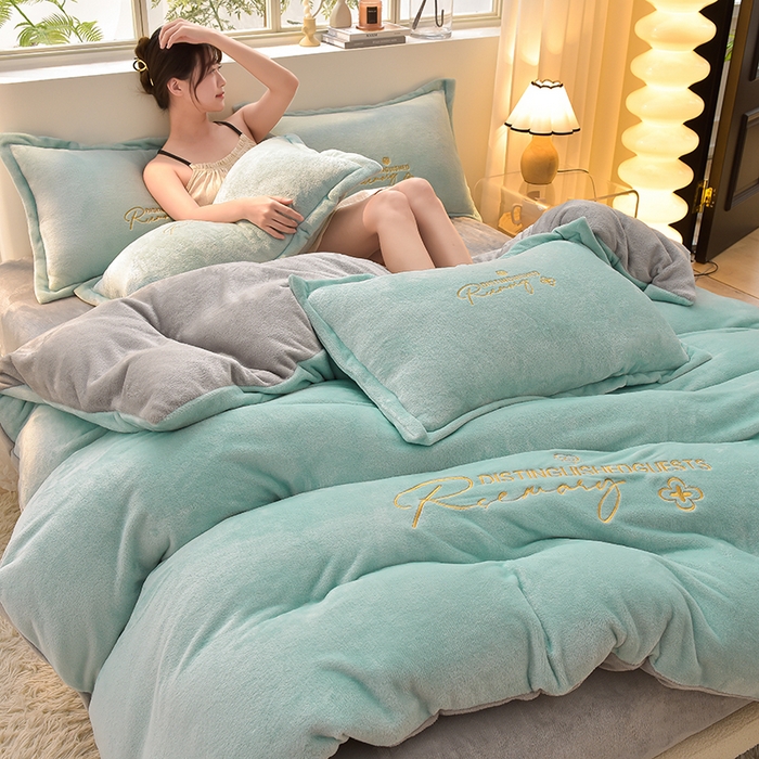 91家纺网 家纺一手货源 找家纺 简爱家纺2025新款保暖MISS款法莱绒刺绣四件套松石蓝灰