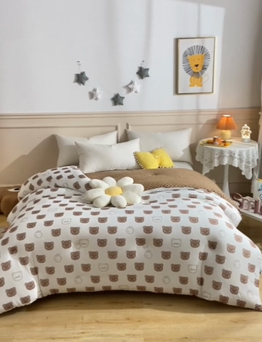 91家纺网 家纺一手货源 找家纺 牛魔王家居 2023新款A类针织棉豆豆被子抗菌纤维被芯冬被 饼干熊