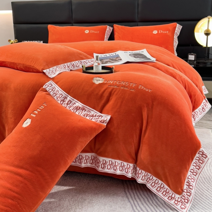 91家纺网 家纺一手货源 找家纺 露梦家纺 2025新款高克重牛奶绒刺绣四件套-简素（风格二） 简素-艾玛橙