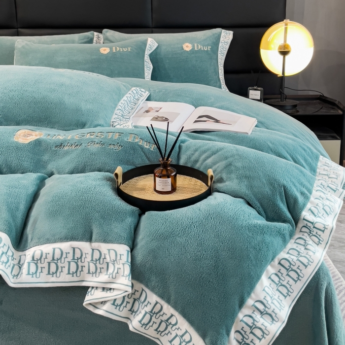 91家纺网 家纺一手货源 找家纺 露梦家纺 2025新款高克重牛奶绒刺绣四件套-简素（风格二） 简素-松石绿