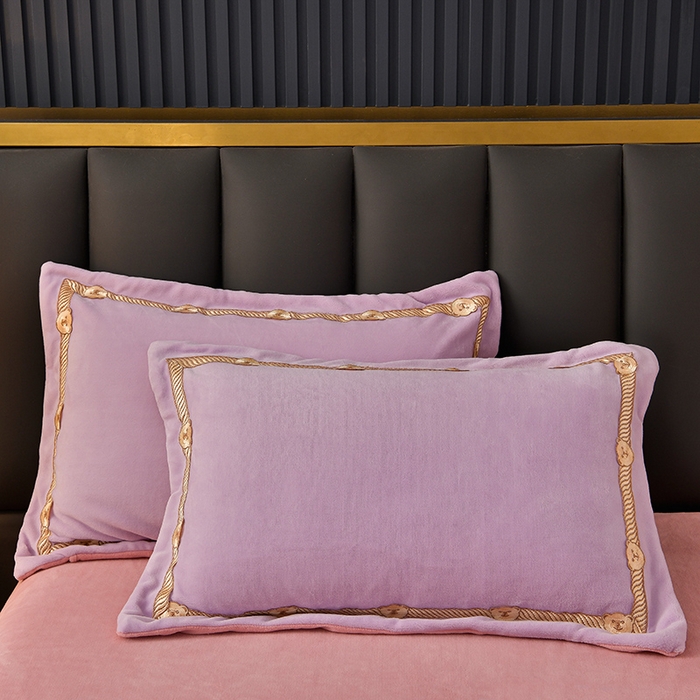 91家纺网 家纺一手货源 找家纺 （包含买家秀）2023新款高克重牛奶绒纯色双拼刺绣四件套珊瑚绒 凯迪系列 凯迪-香芋紫+蜜粉