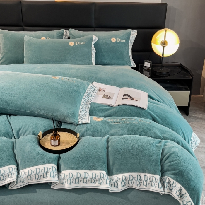 91家纺网 家纺一手货源 找家纺 露梦家纺 2025新款高克重牛奶绒刺绣四件套-简素（风格二） 简素-松石绿